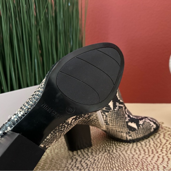 Nine West Niomi Snakeskin Ankle Booties ✨Like New✨ - Picture 8 of 8